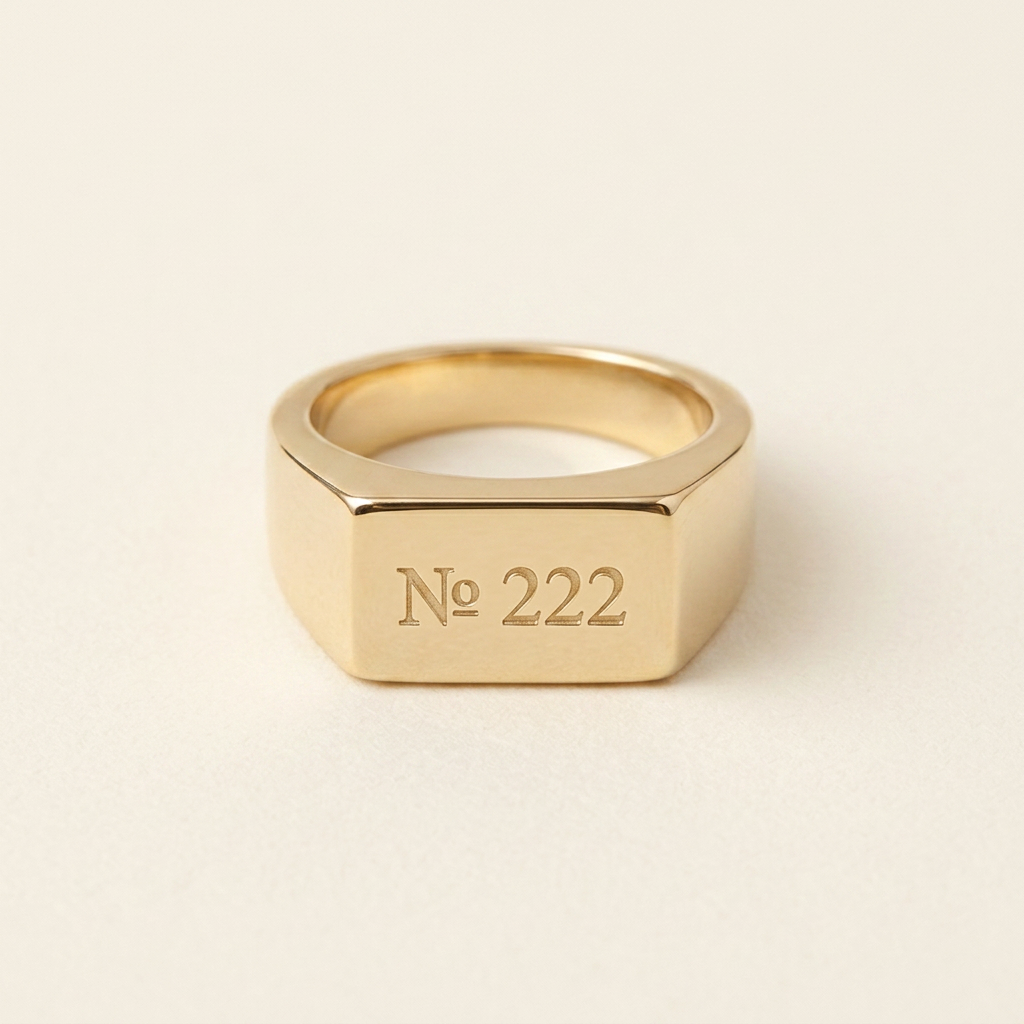 Signet Bond ring in yellow gold with engraved bond number